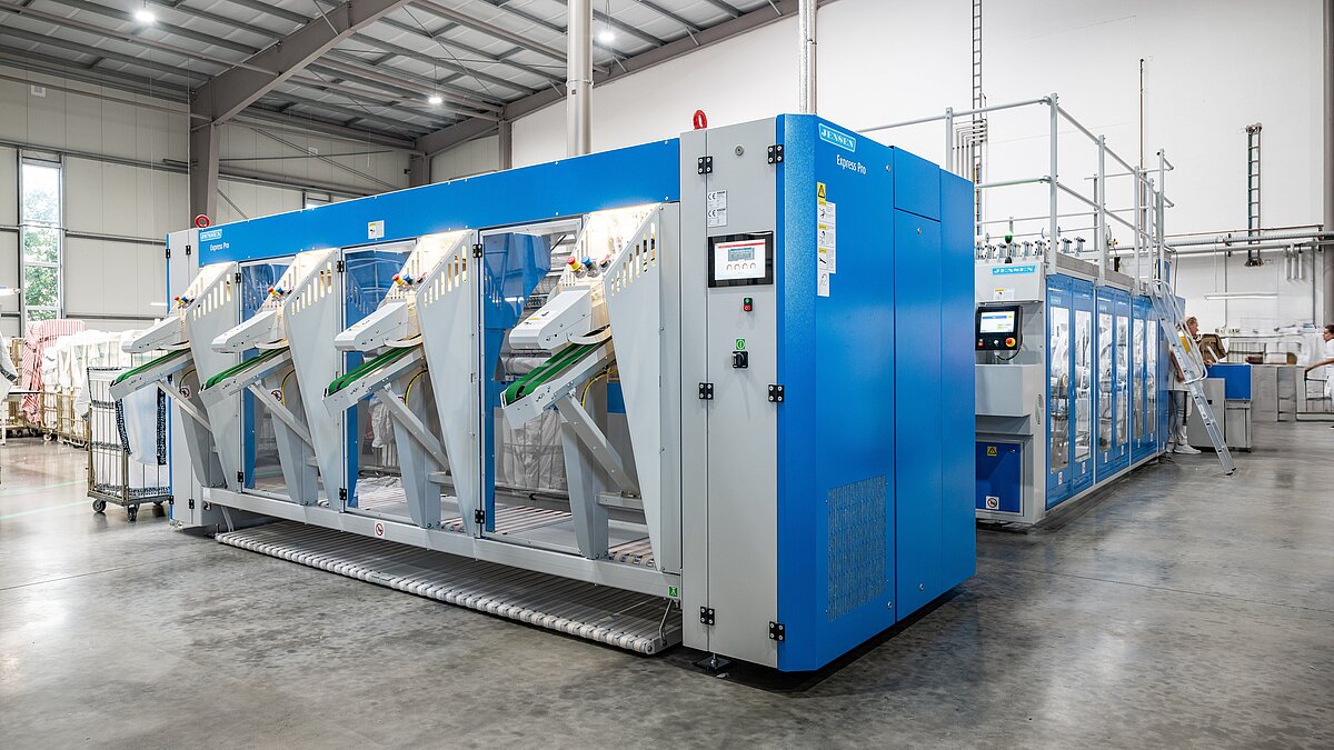 完美收官！欧洲首台JENSEN Express Pro送进机落户巴特克罗伊茨纳赫