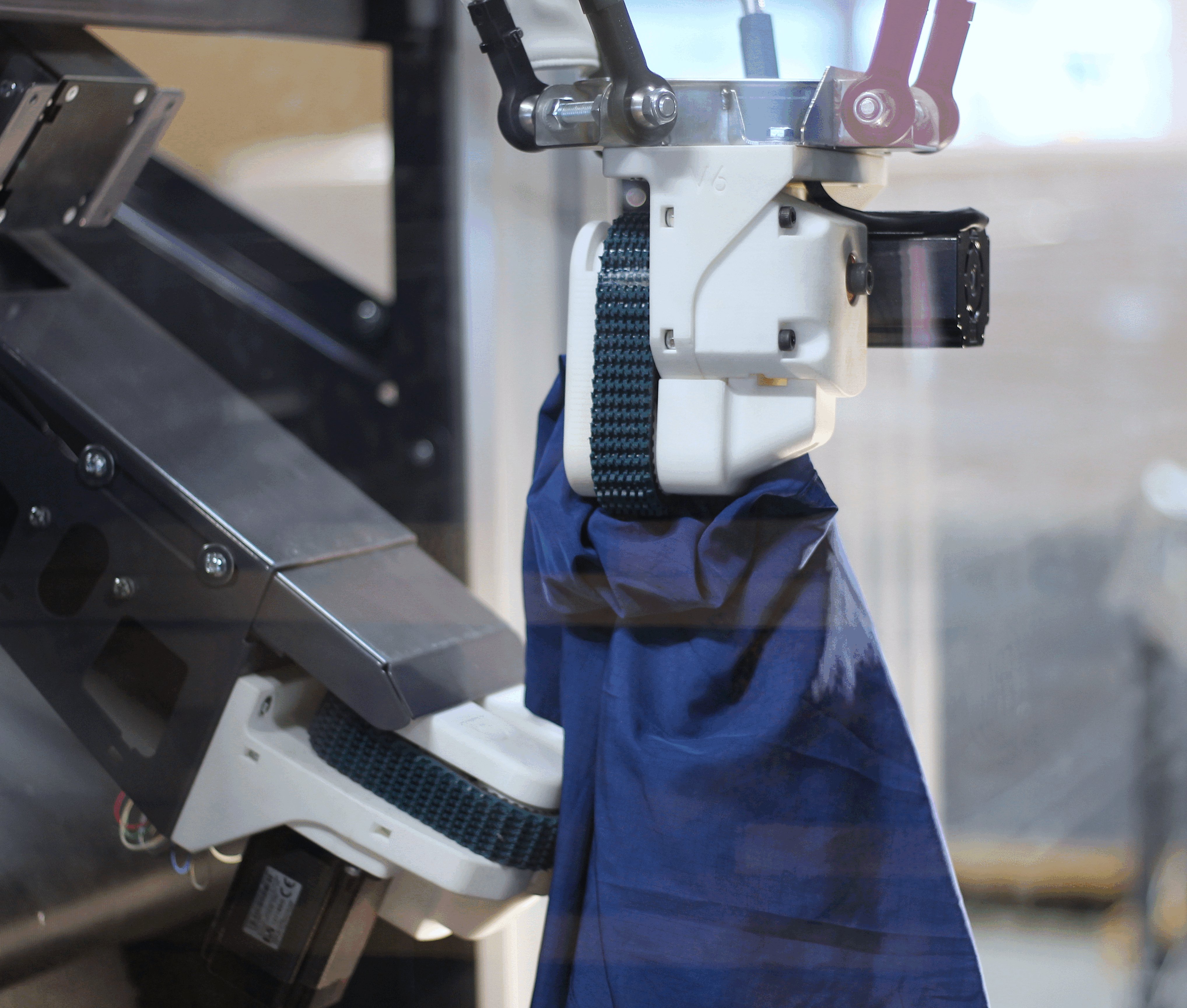 Robots make laundries smarter and safer.